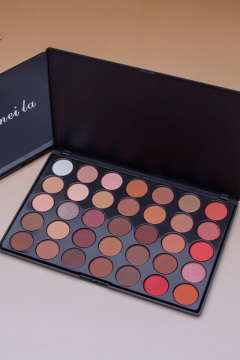 Eye shadow plate