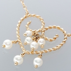 pesrl necklace