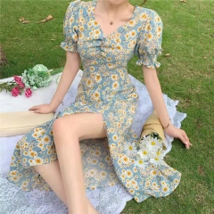 Master Wedding Dress 2024 short-sleeved Korean version of Niang Slim Lacey is a simple and neat V-neck covered arm wedding yarn.