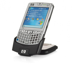 The new model for the elderly uses mobile phones with loud sound and long battery life