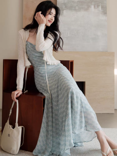 2024 Small stature vacation wind blue fish tail skirt hem seaside vacation long skirt floral suspender skirt chiffon dress