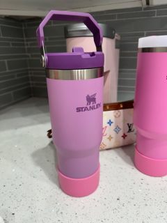 ‎Stanley IceFlow™ 翻盖吸管杯 30 盎司淡紫色