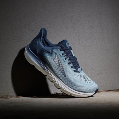 Fashionable sneaker