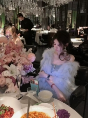 Sun Yaqiao [Ice and Snow World] Light luxury high-end imported Saga fur white raccoon fur grass shawl jacket for women