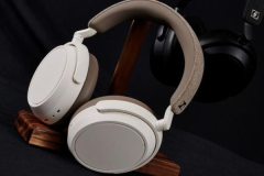 JBL LIVE 220BT