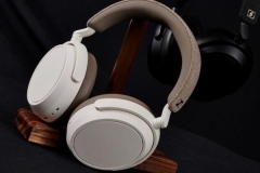 JBL LIVE 220BT